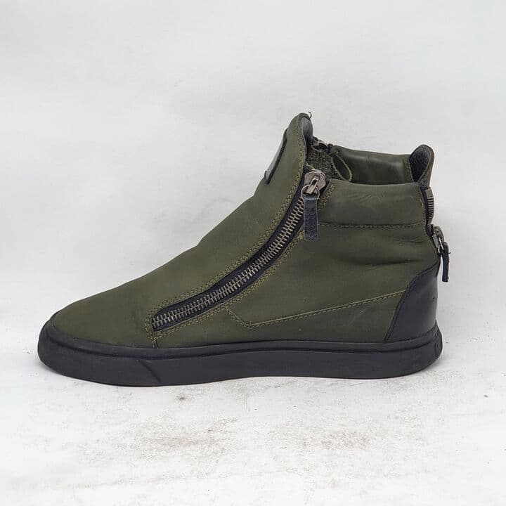 Olivgrüner High-Top mit Doppelreißverschluss