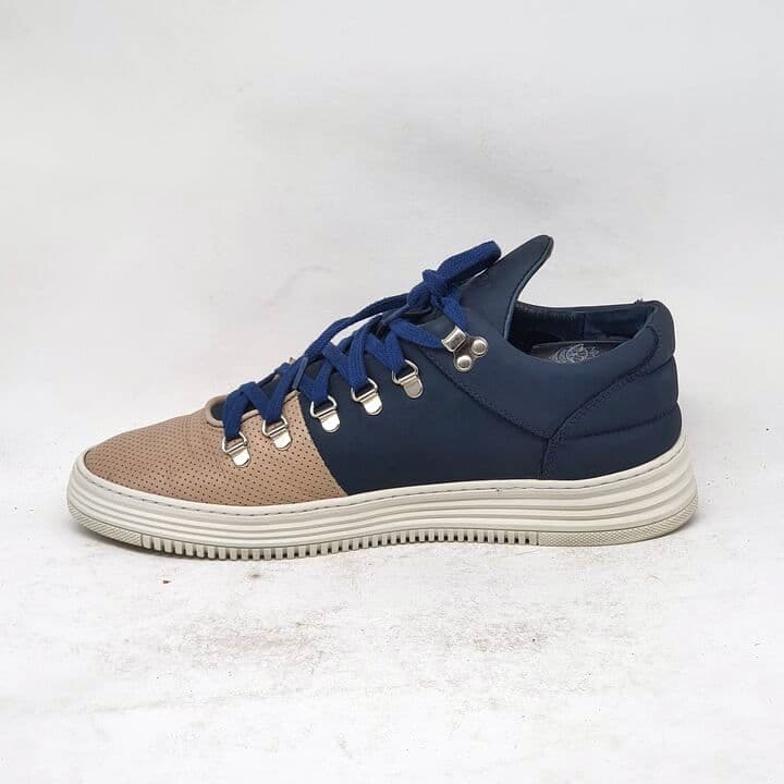 Sneaker in Navy und Beige