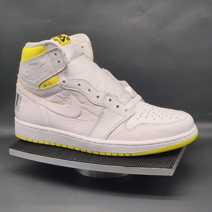 Air Jordan 1 in Weiß und Gelb