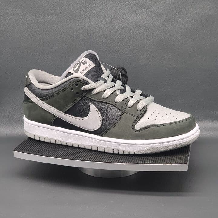Nike Dunk Low in Schwarz und Weiß